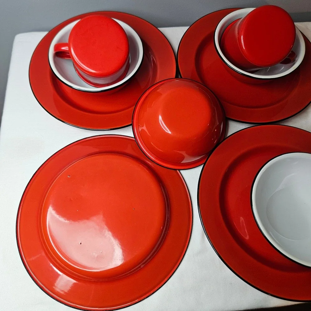 Vtg Red Enamelware 10 Piece Dinnerware Set Camping Plates Bowls Mugs Black Trim